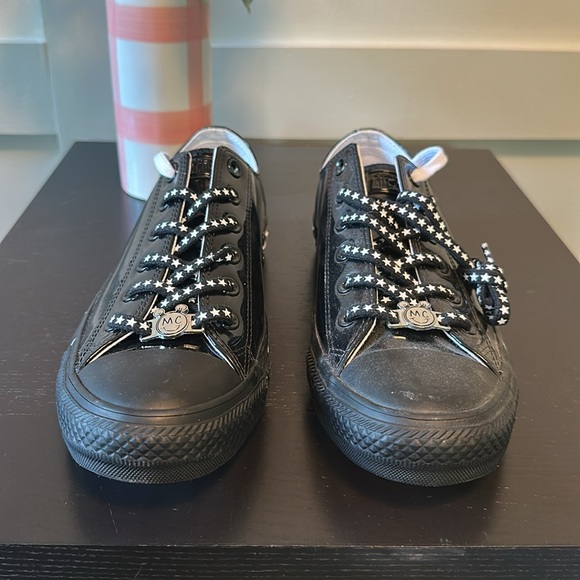 Converse Chuck Taylor All Star Ox Miley Cyrus Black White Stars - Picture 2 of 6